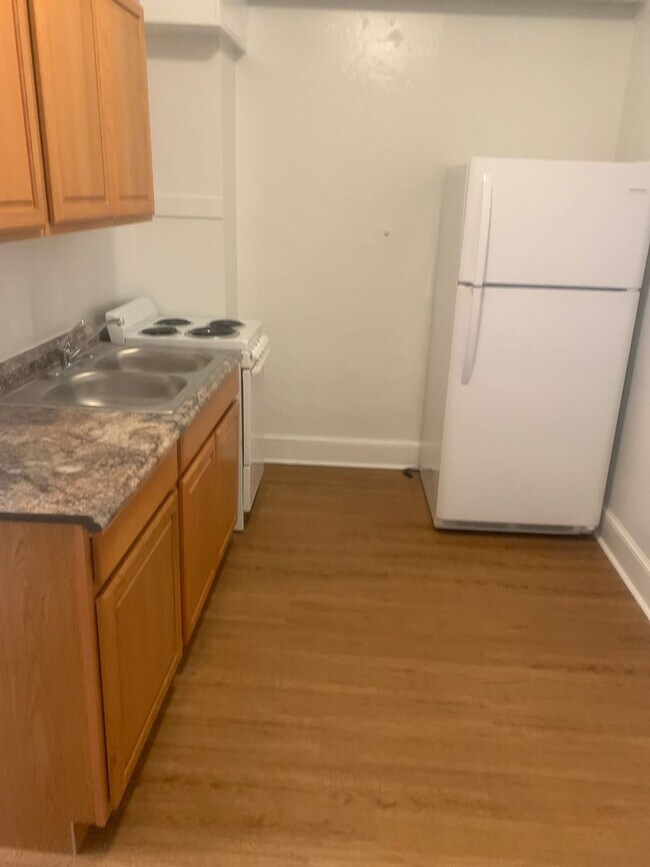 Building Photo - Spacious 2 Bedroom in Downtown-York City SD