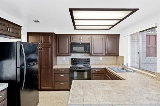 Foto del edificio - Escondido 2 bed 2.5 bath condo for lease