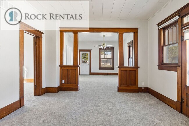 Building Photo - Recently Remodeled 3 Bed 1 Bath House