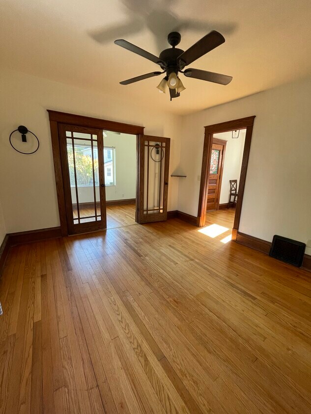 Foto principal - 210 S Academy St