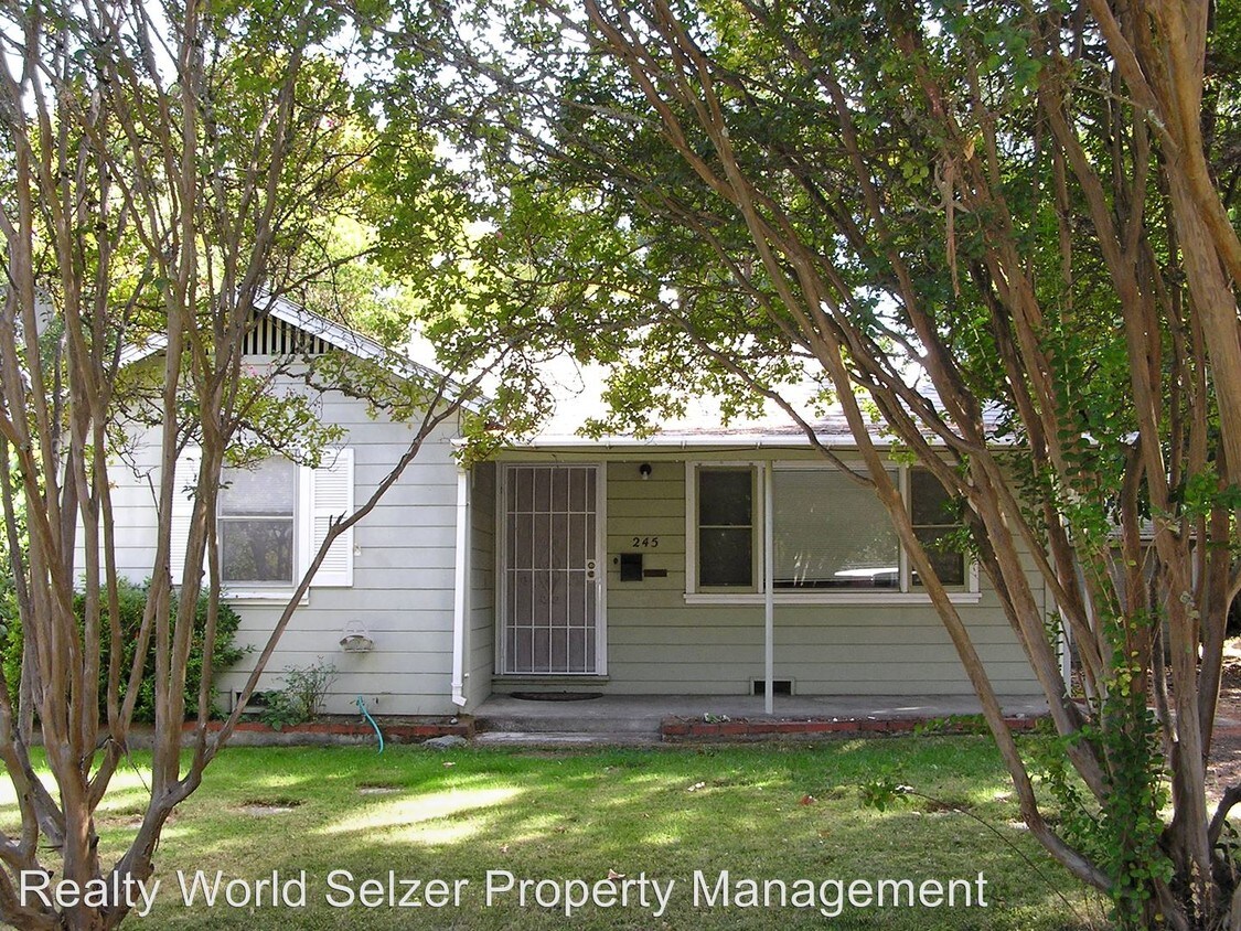 Foto principal - 2 br, 1.5 bath House - 245 W. Gobbi St.
