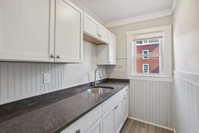 Building Photo - 33 Jackson St