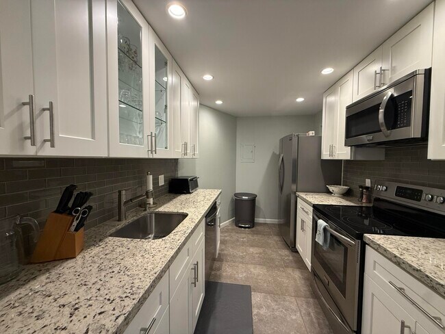 Foto del edificio - 1200 Hibiscus Ave