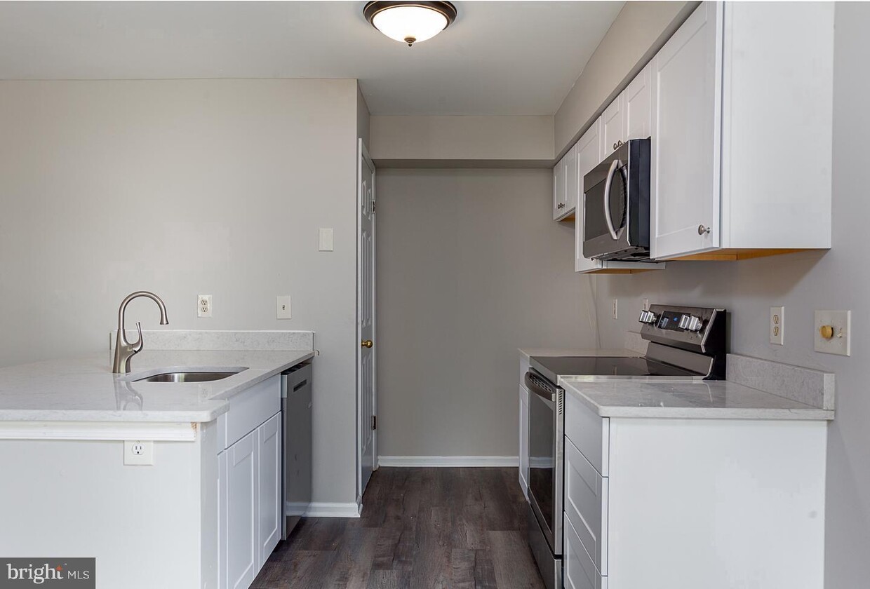 915 Foxmeadow Dr Unit CONDO 915, Royersford, PA 19468 Room for Rent