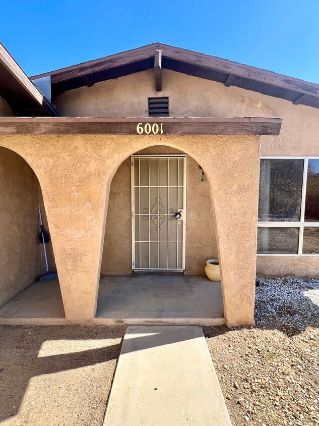 Nice 3 Bedroom 2 Bath with Washer/Dryer - Nice 3 Bedroom 2 Bath  with Washer/Dryer