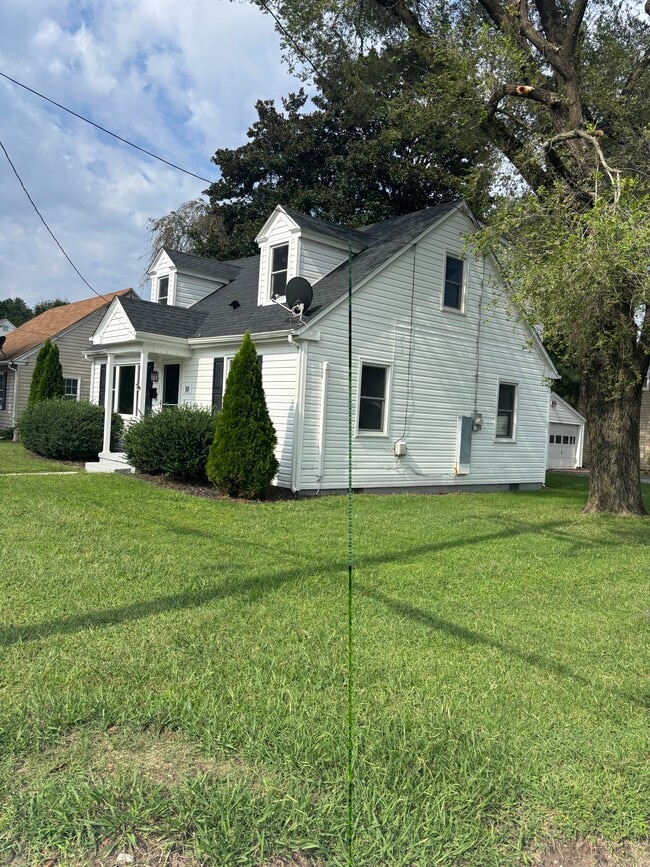 corner lot - 10 14th St
