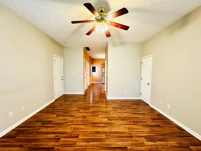 Foto del edificio - Updated 2 story townhome in Park Duvalle- ...