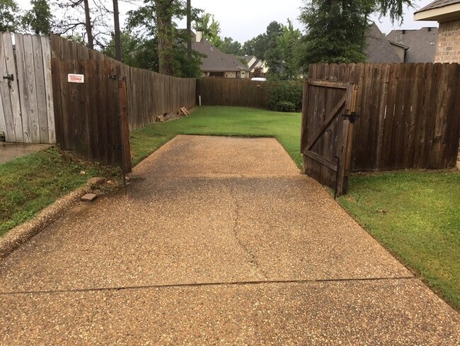 Building Photo - *BEAUTIFUL WOODLAKE SOUTH*BENTON*