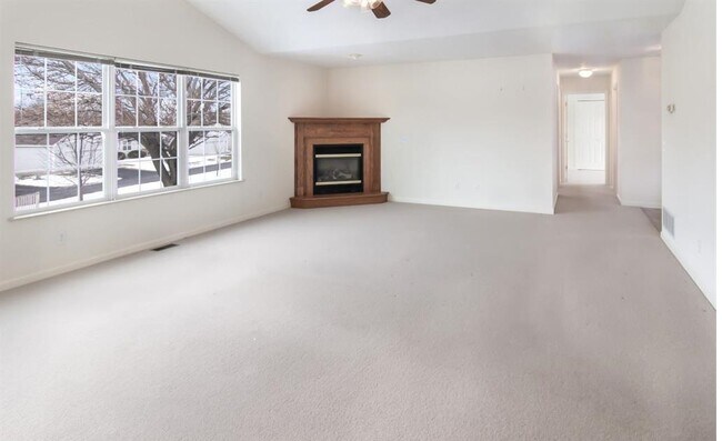 Building Photo - 1677 Chartwell Dr