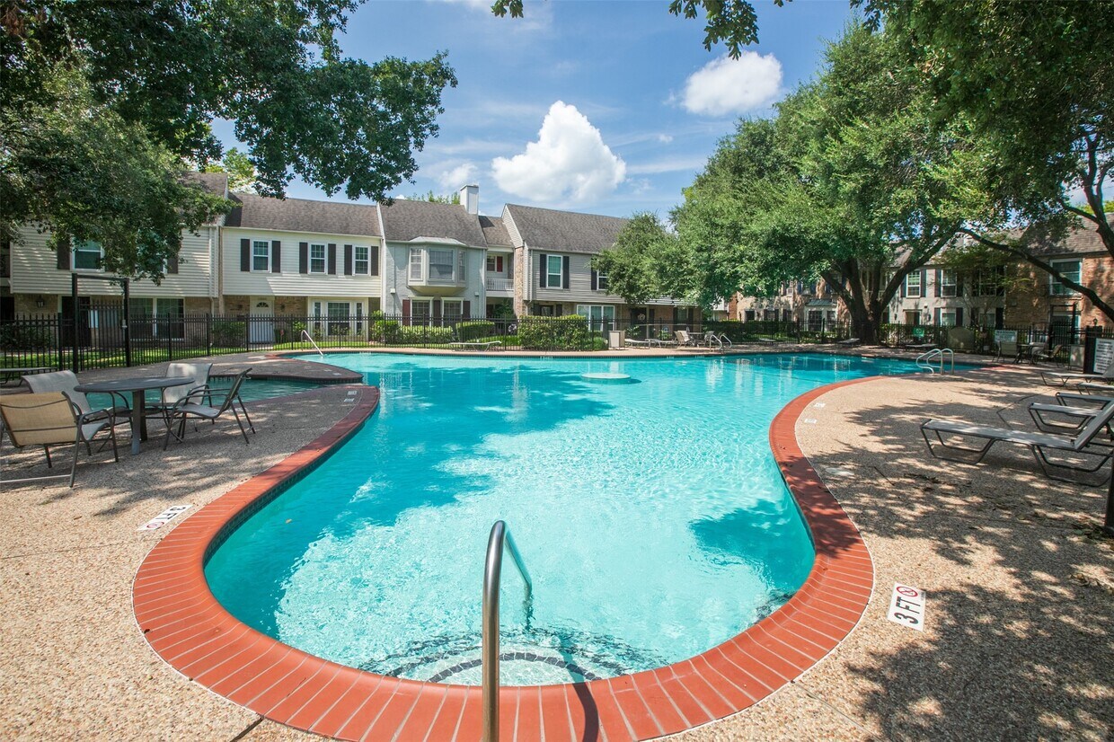 Foto principal - 12971 Trail Hollow Dr