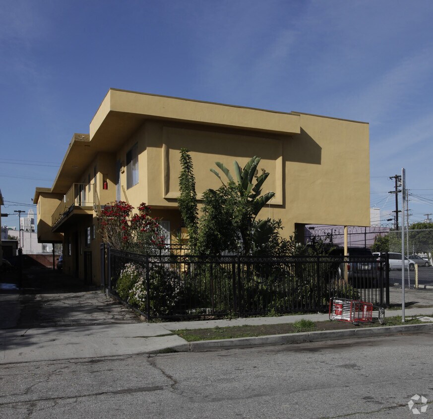 Foto principal - 1027 N Hudson Ave