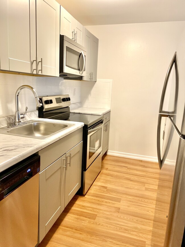116 2H - Stamford Commons