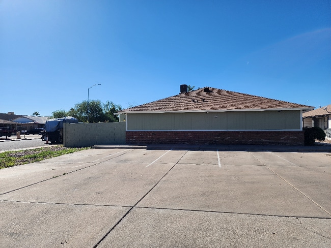 Building Photo - 608 S Pioneer