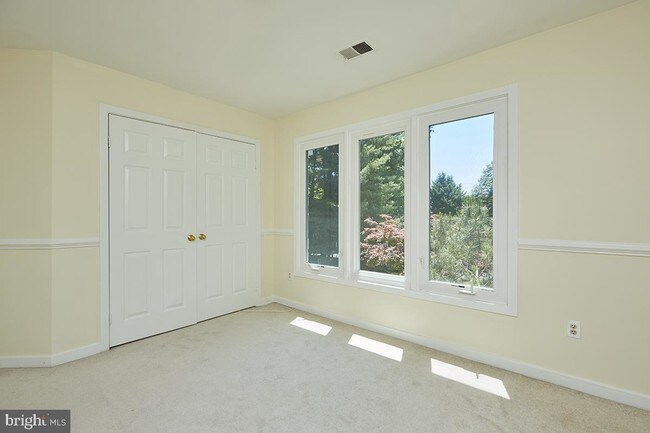 Foto del edificio - 8317 Tomlinson Ave