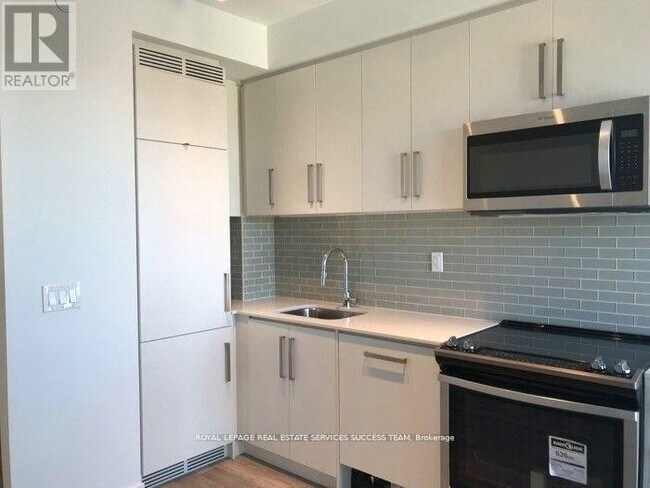 Photo du bâtiment - 5180-5180 Yonge St