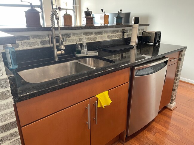 Foto del edificio - 1390 Kenyon St NW