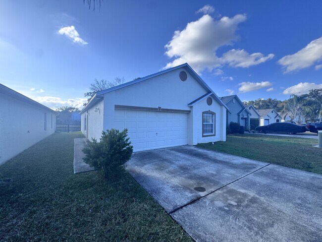 Foto del edificio - 8440 Oak Crossing Dr W