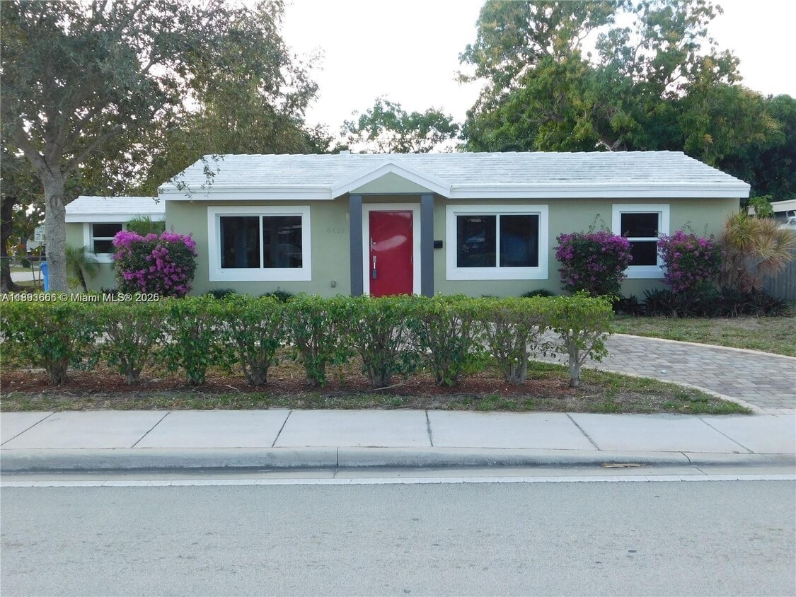 Primary Photo - 4617 N Andrews Ave
