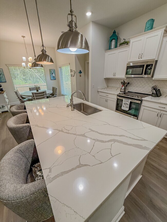 Foto del edificio - 2437 Hilton Dr