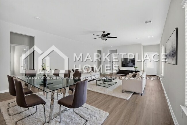 Foto del edificio - 15623 Plum Brk Dr