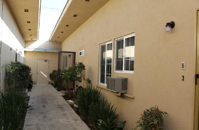 Foto del edificio - 400 E Imperial Hwy