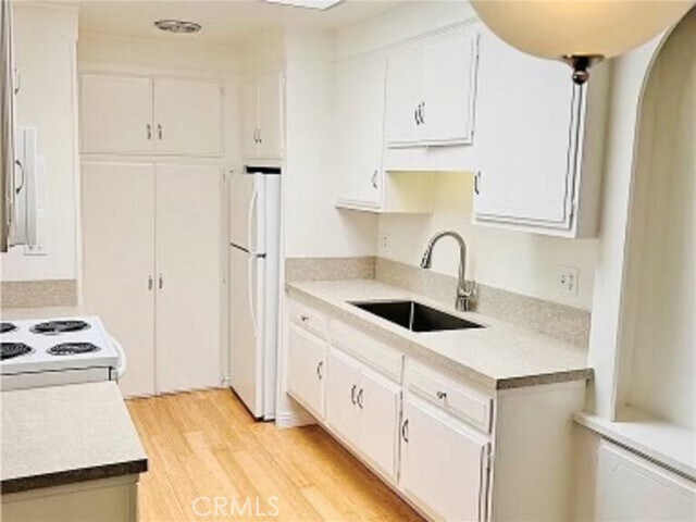 Building Photo - 2328 Via Mariposa W