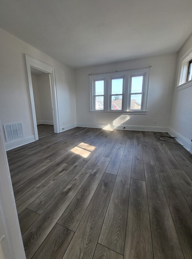 Living Room - 200 Crocker St
