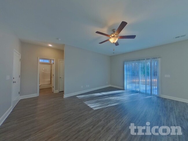 Building Photo - 607 Roseridge Dr