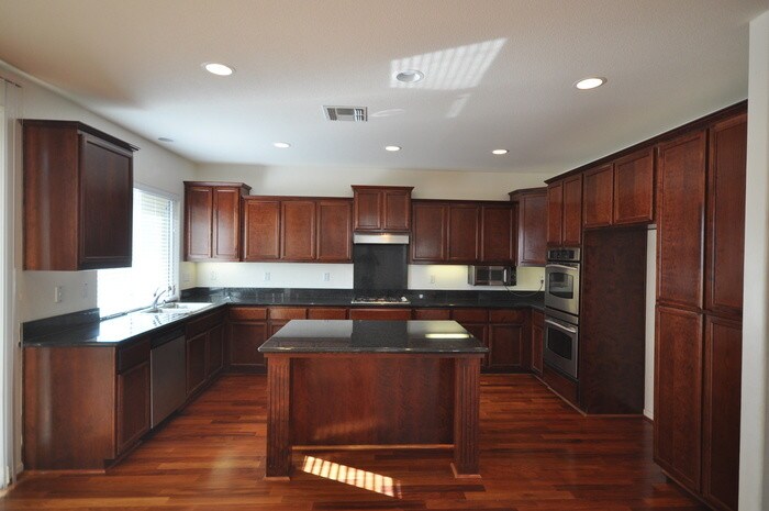 Primary Photo - 1215 Villagio Dr