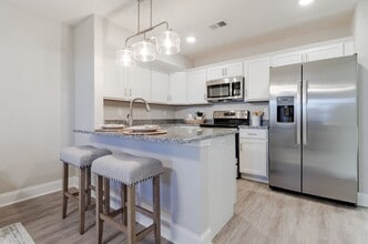 Building Photo - 1000 Henry Pl Blvd