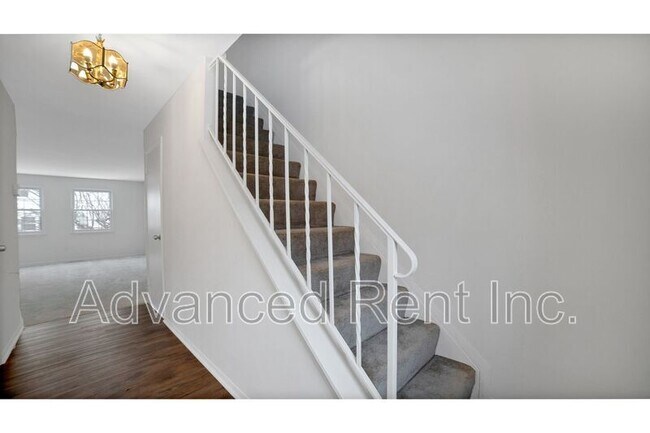 Foto del edificio - 10 Watkins Glen Ct