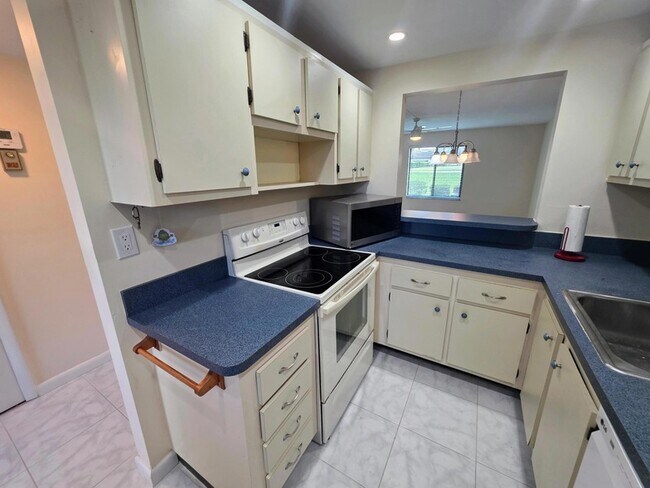 Foto del edificio - 5403 SE Miles Grant Rd