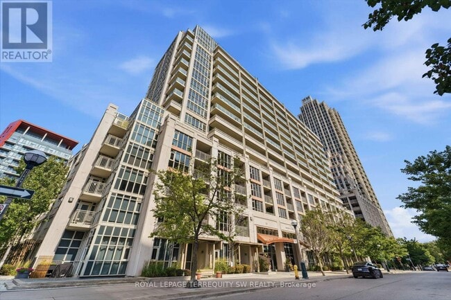 Building Photo - 35 Bastion St