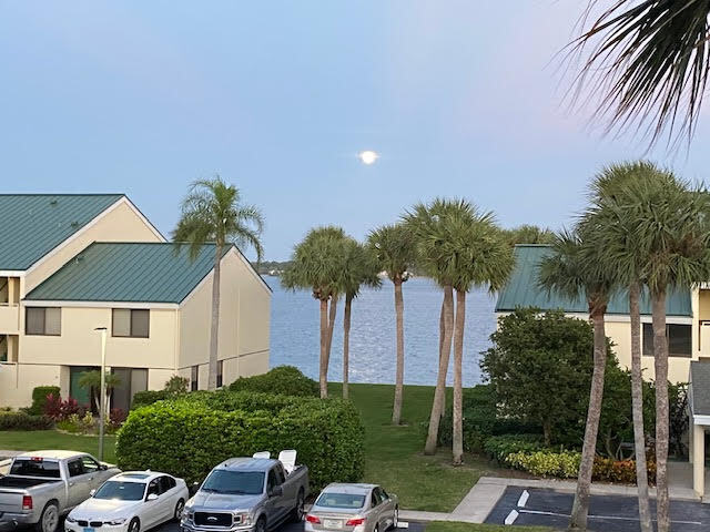 Building Photo - 1825 Tarpon Ln