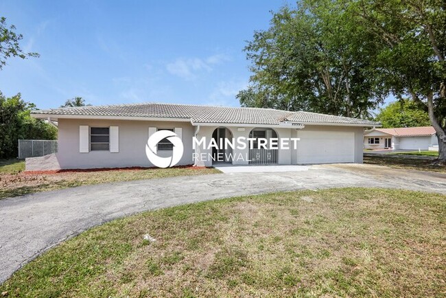 4 Bedroom Pet-Friendly Home in Coral Springs, FL with Main Street Renewal - 4 Bedroom Pet-Friendly Home in Coral Springs, FL with Main Street Renewal