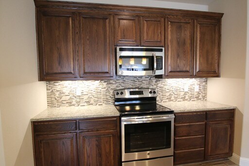 Foto del edificio - COMING SOON! Stunning 3BR/2.5BA Townhome with Attached Garage & Fenced Yard - Benbrook, TX | Minu...