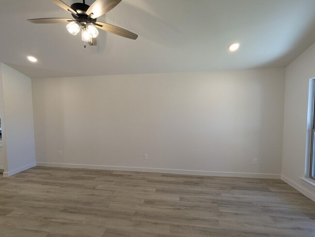 Building Photo - 2008 Cottonwood Ave