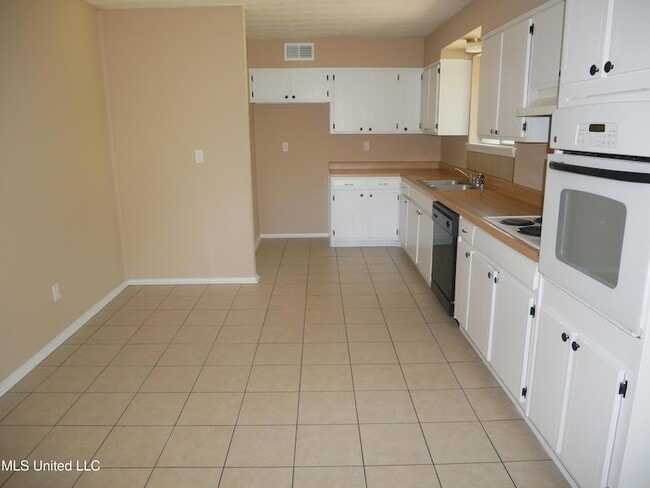Building Photo - 1416 Vicksburg Dr
