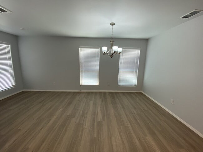 Foto del edificio - 3/2 duplex in Lincoln 16!