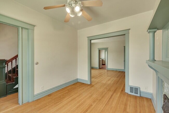 Foto del edificio - $2,395 - 2 Bed, 2 Bath Townhome in Great D...