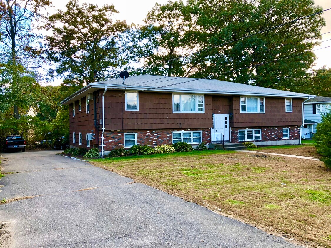 129 Wedgewood dr Unit 4, Waterbury, CT 06705 Apartments in Waterbury
