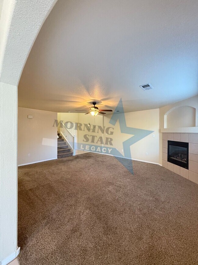 Foto del edificio - JUST REDUCED - 4-Bedroom Home!