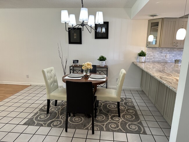 Building Photo - 142 Palm Dr