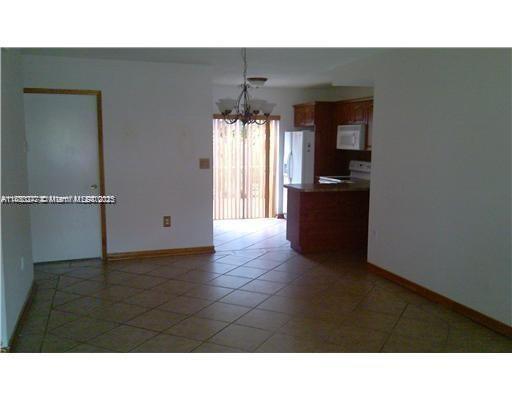 Foto del edificio - 8031 Lake Dr