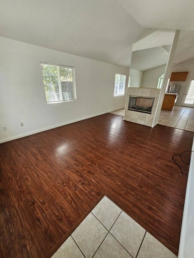 Building Photo - For Rent: 2 blocks from Stanislaus State U...