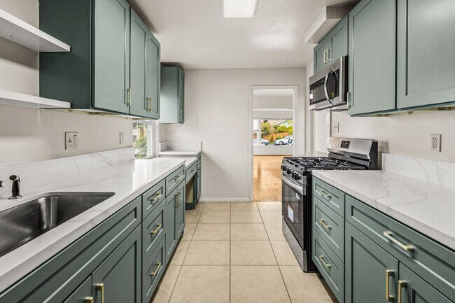 Foto del edificio - Charming Coastal Home Newly Renovated!