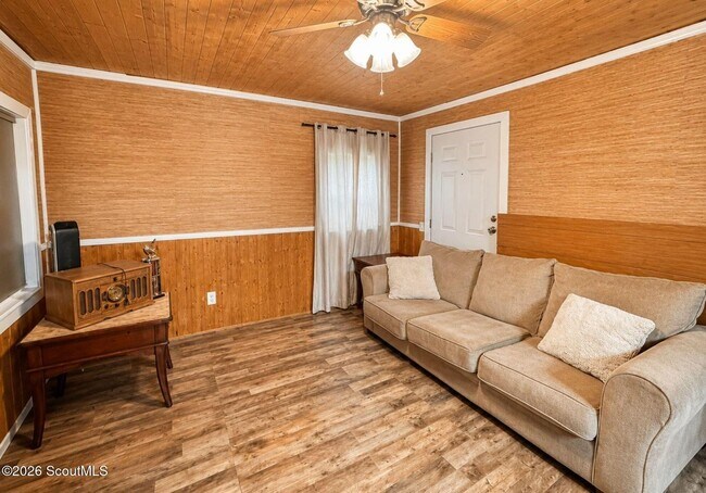 Foto del edificio - 6285 Pond St