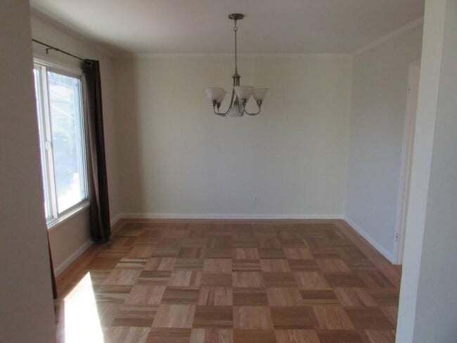 Building Photo - 2 bedroom in San Francisco CA 94131