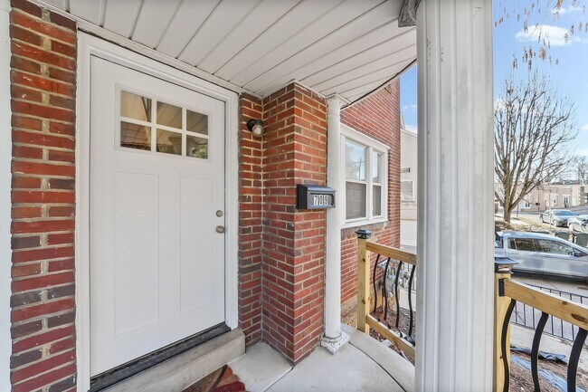 Foto del edificio - 709 Morgan Ave