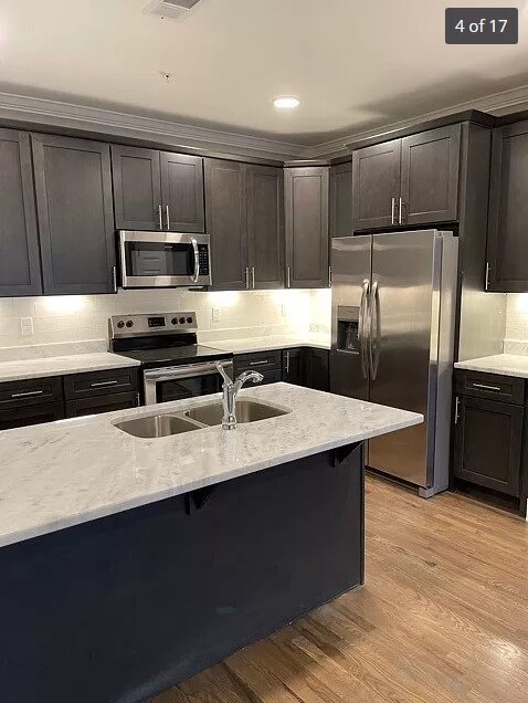 Kitchen - 953 44th Ave N